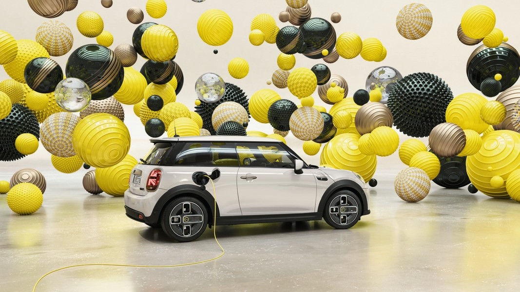 All-electric MINI Resolute Edition – charging – Rebel Green